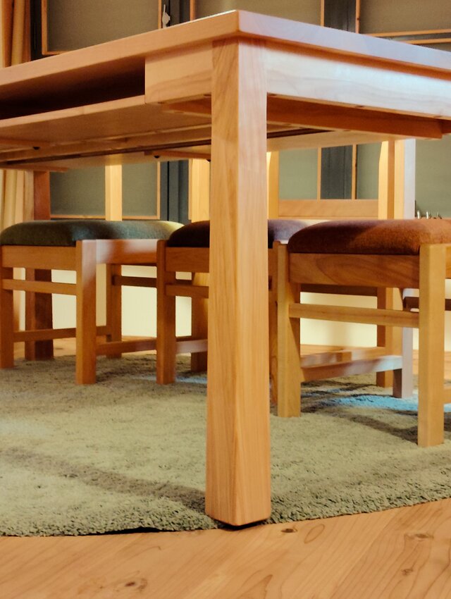 国産無垢カバ桜 ゾウさん脚 棚付きダイニングテーブル W180 | iichi