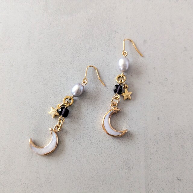 金具変更OK　星と三日月のイヤーアクセサリー（P1082）
