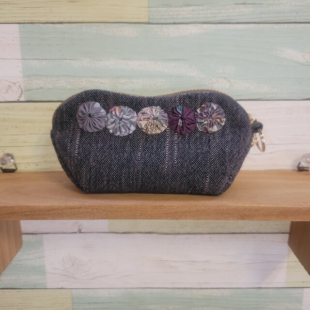 ヨーヨーキルトのポーチ《チャコールグレー》 | iichi 日々の暮らしを