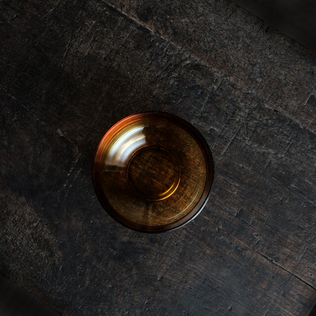 レトロな雰囲気◆琥珀色で素敵。アンバー硝子平鉢　丁寧な暮らし。古道具　昭和後期 【縁にアタリ】