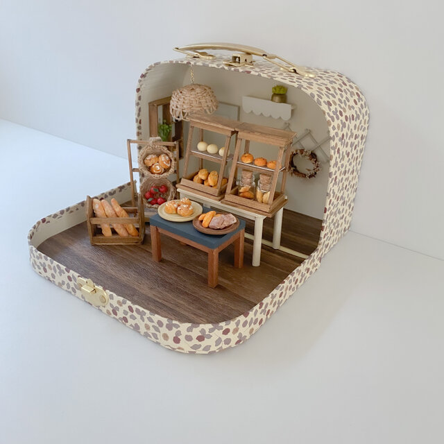 "Petite Boulangerie" トランクの中の小さなパン屋さん