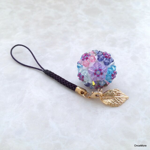 紫陽花の帯留め（ライトブルー）A | iichi 日々の暮らしを心地よく