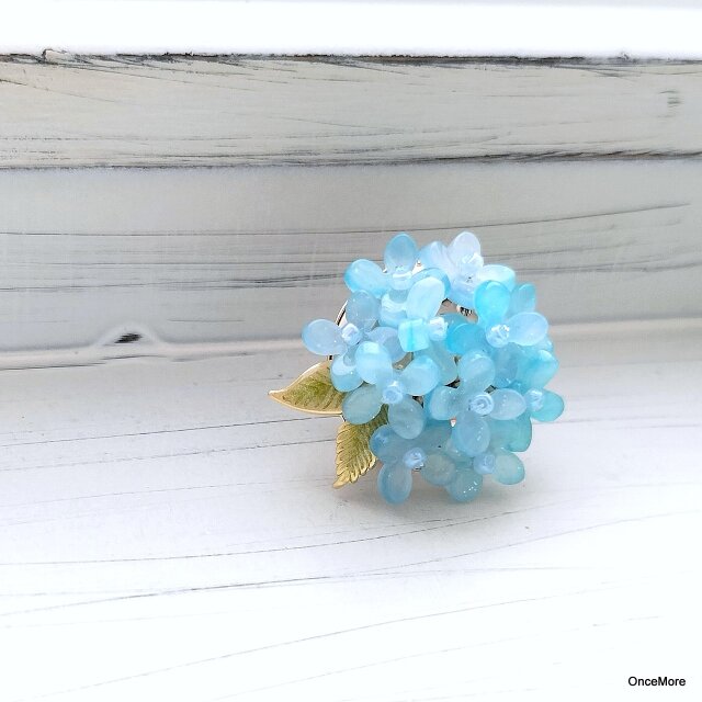 紫陽花の帯留め（ライトブルー）A | iichi 日々の暮らしを