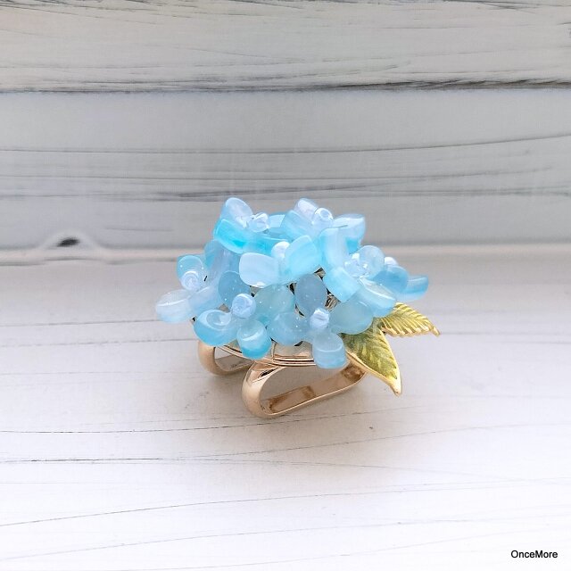 紫陽花の帯留め(ライトブルー)A | iichi 日々の暮らしを 紫陽花の帯留め(ライトブルー)A | iichi 日々の暮らしを