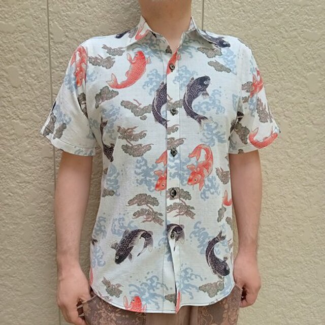 半袖和柄シャツ（波に跳ね鯉と松）