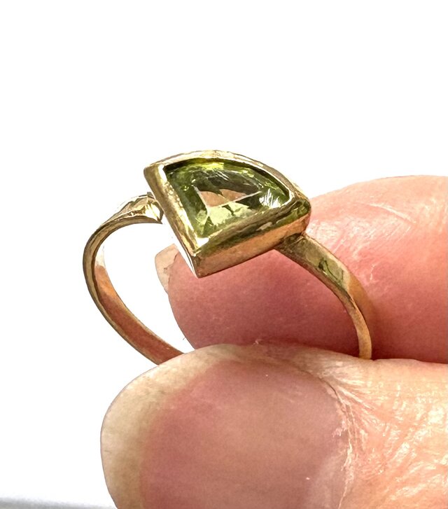 ペリドットのリング | iichi 日々の暮らしを心地よくするハンドメイド