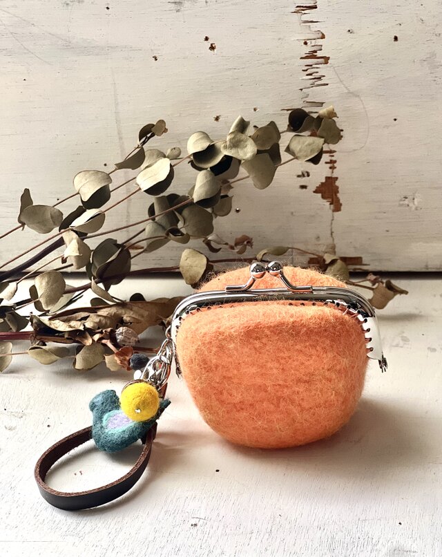 小鳥とどんぐりの羊毛フェルト四角がま口（ブロッサム）