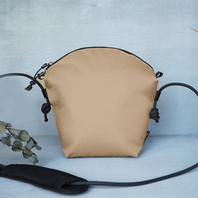 【撥水＋大容量】CORDURA® 丸型  ナイロン ロングショルダーバッグ／サコッシュ〈肩パッド付き・調節可能〉