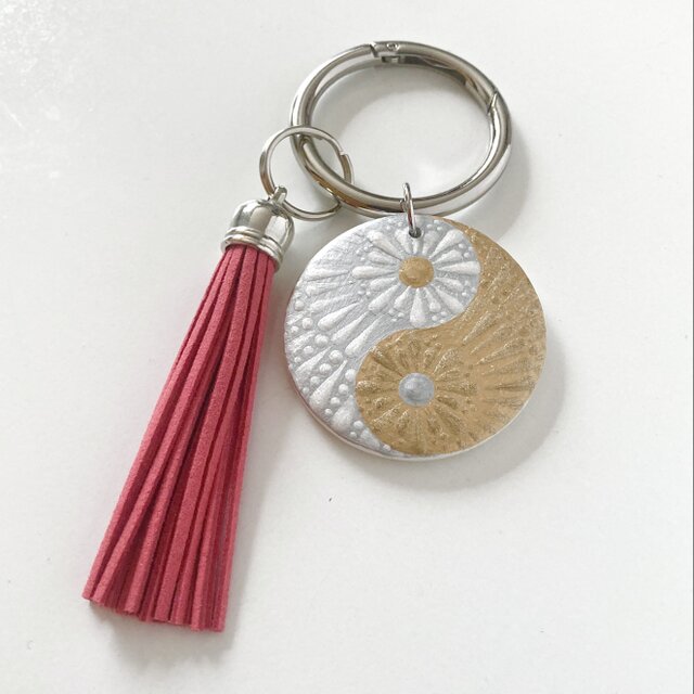 陰陽太極図　キーリング　キーホルダー（赤&シルバー）