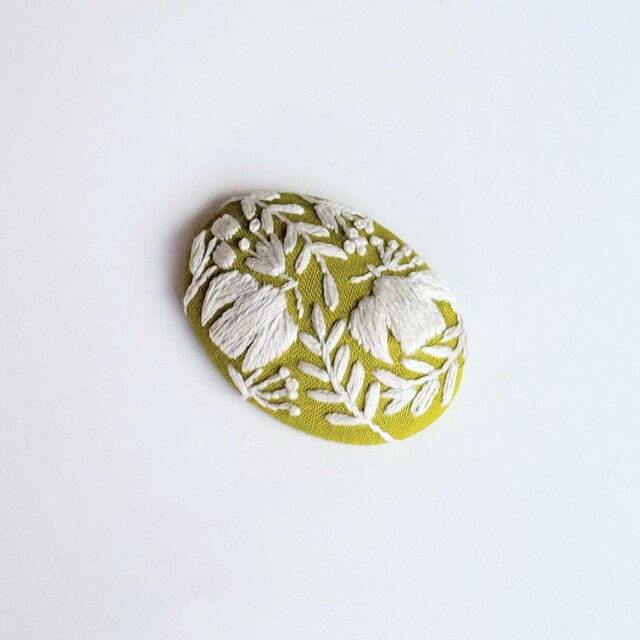 北欧風ことりと草花の刺繍ブローチ#375 | iichi 日々の暮らしを