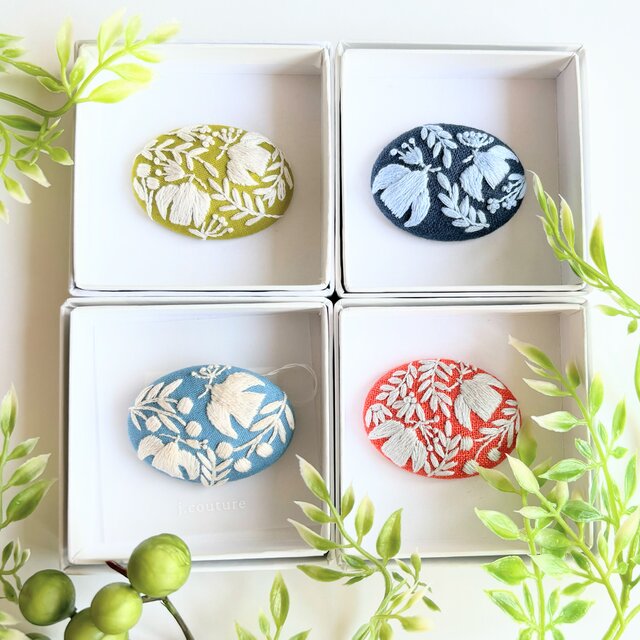 北欧風ことりと草花の刺繍ブローチ#375 | iichi 日々の暮らしを