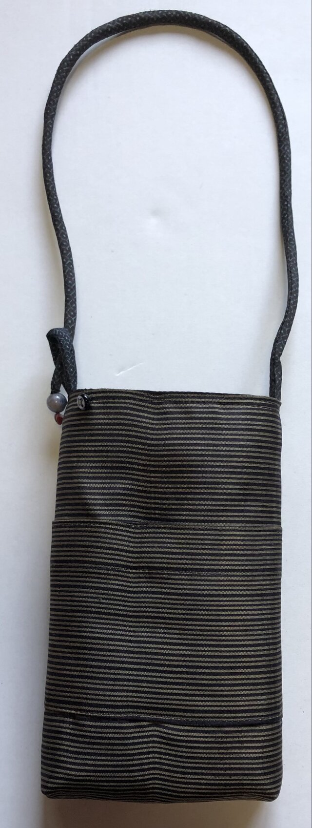 ８２７６　縞柄の着物で作ったスマホポーチ