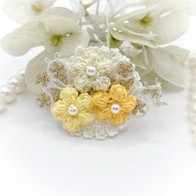 Kobana/小花のブーケブローチ/イエロー
