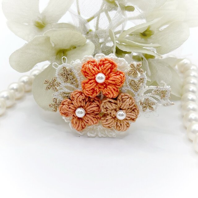 Kobana/小花のブーケブローチ/オレンジ