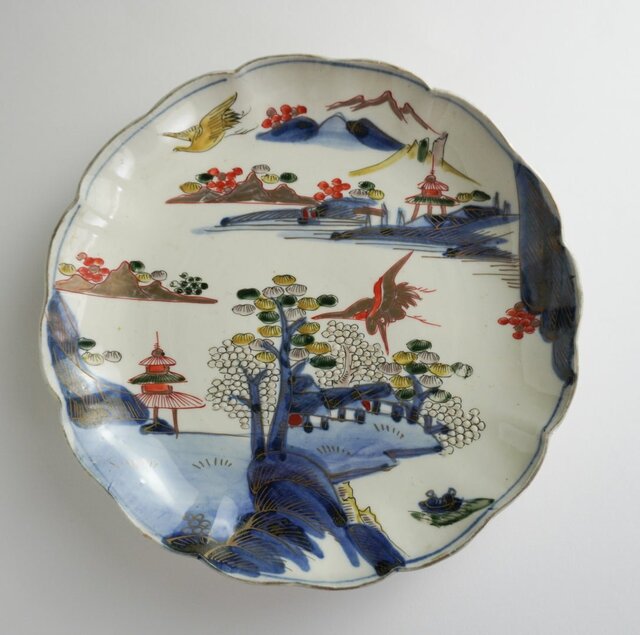 染付と金彩の優美な色絵皿 | iichi 日々の暮らしを心地よくする