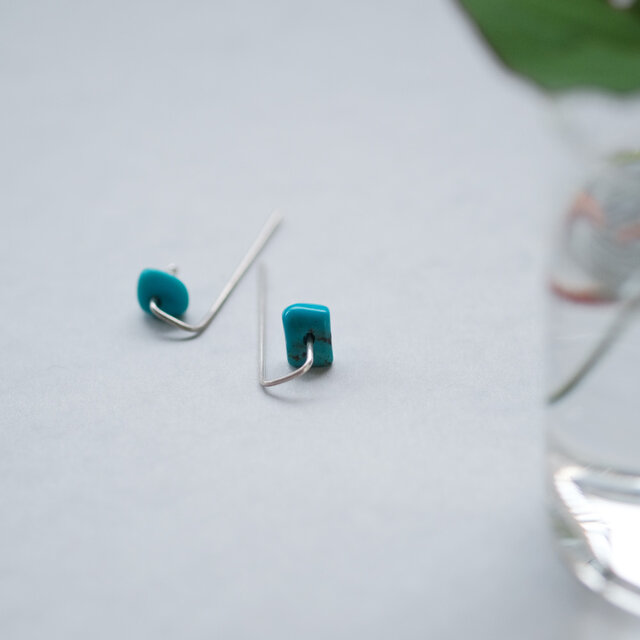 ターコイズ フラワーデザイン フックピアス ターコイズ 小花 フック ピアス シルバー925 | iichi 日々の暮らしを