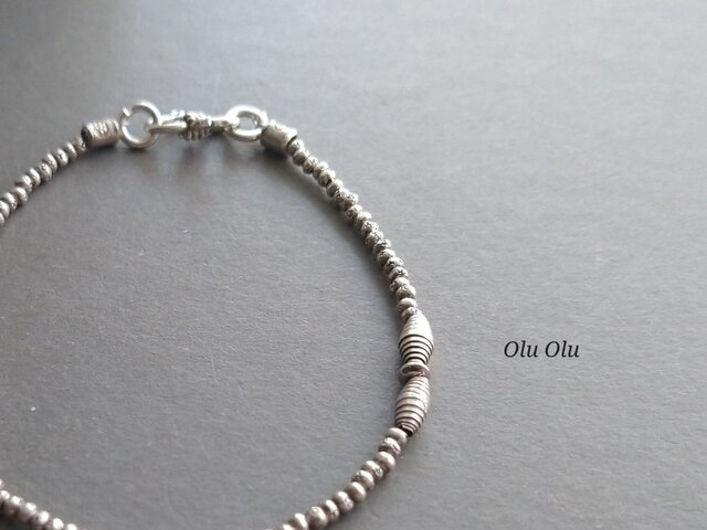 カレンシルバーのシンプルなブレスレット | iichi 日々の暮らしを