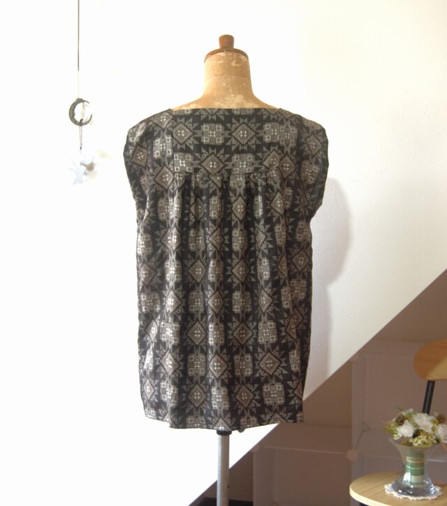 展示品 泥大島 メダリオンのチュニック 着物リメイク | iichi