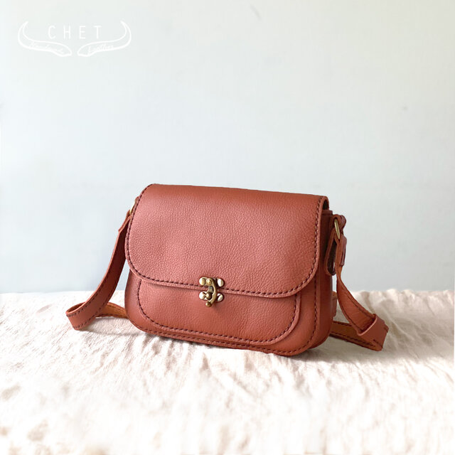 レザーショルダーバッグ・レディース・横長（茶色） | iichi 日々の