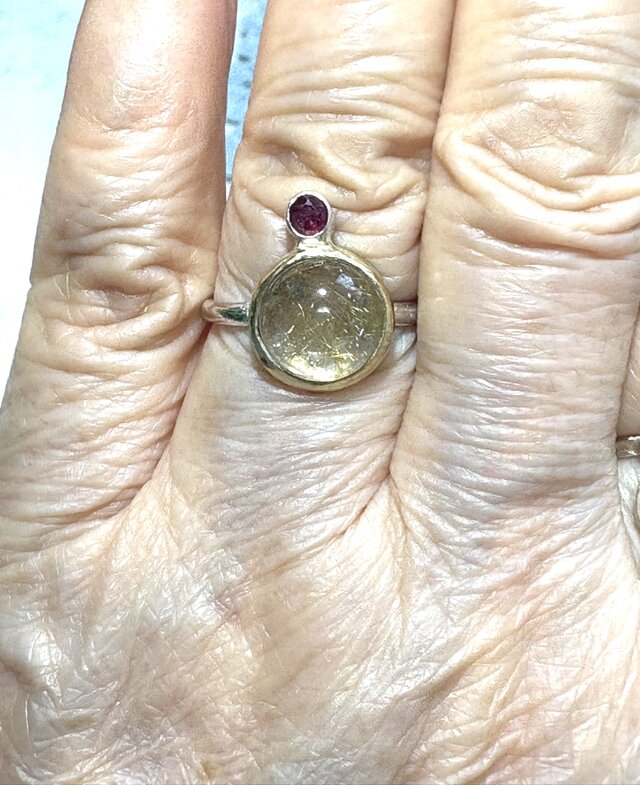 ルチルクオーツとルビーのリング ルチルクオーツとルビーのリング | iichi 日々の暮らしを