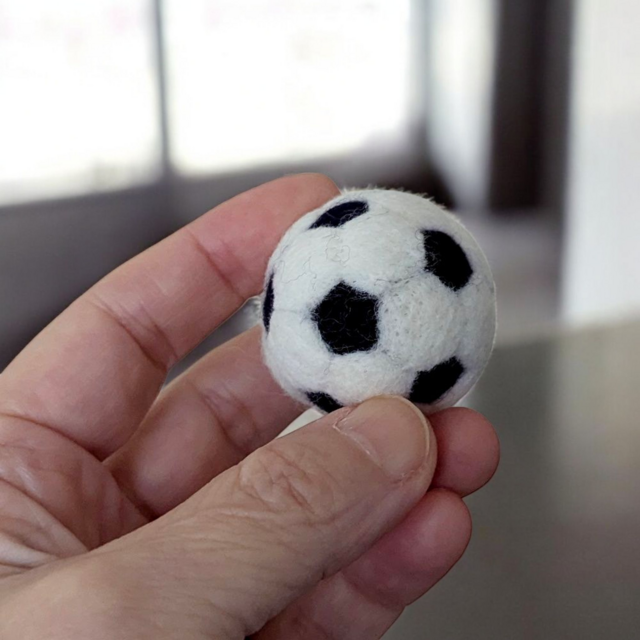 羊毛フェルト/サッカーボール ストラップ キーホルダー「受注制作