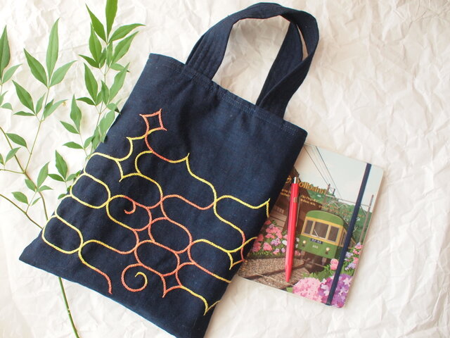 アイヌ文様 ぐるりと刺繍 明治の藍染め生地で仕立てたバッグのコピー