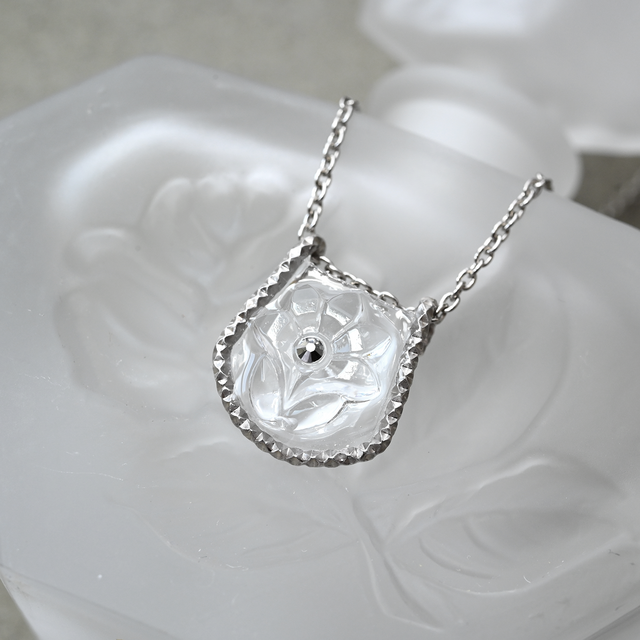 silver925｜ヴィンテージガラスの透明な花ネックレス［B馬蹄形 