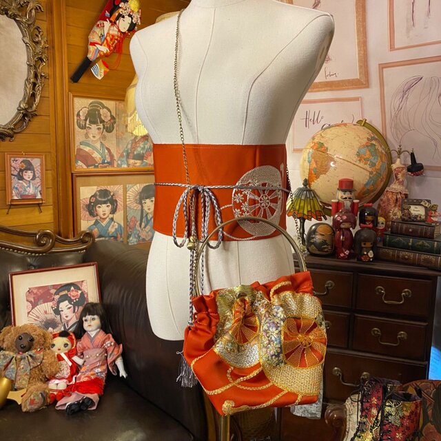 着物帯リメイク】紺色に花柄の着物帯をリメイクして、バッグを