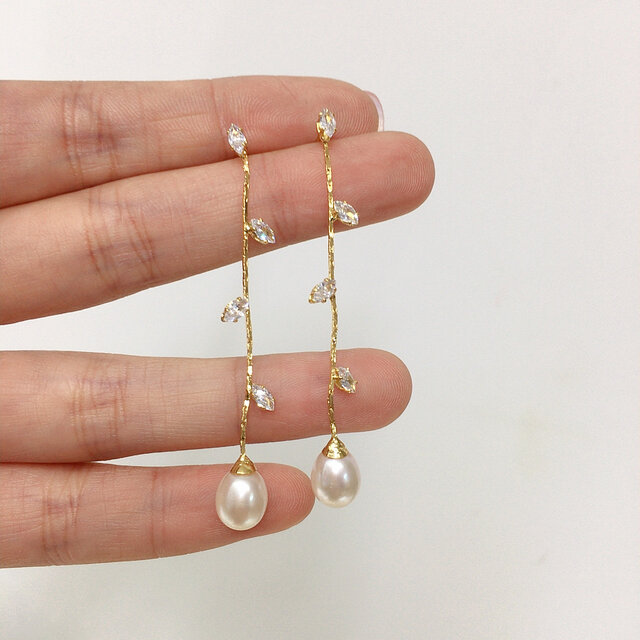 S925銀針】柳葉皓石×淡水真珠ロングピアス | iichi 日々の暮らしを