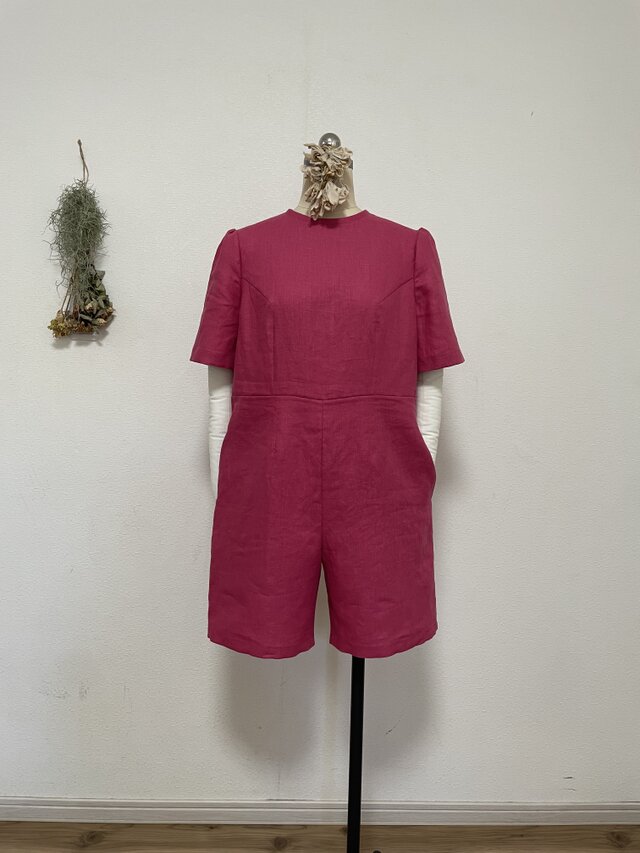 リネンの夏のジャンプスーツ