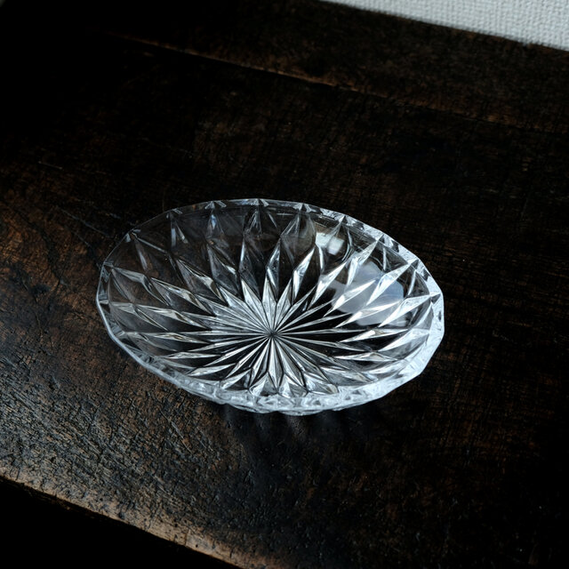 ギザギザで素敵◆クリスタル・プレスガラス楕円深皿　古民家　古道具　暮らしに。昭和後期