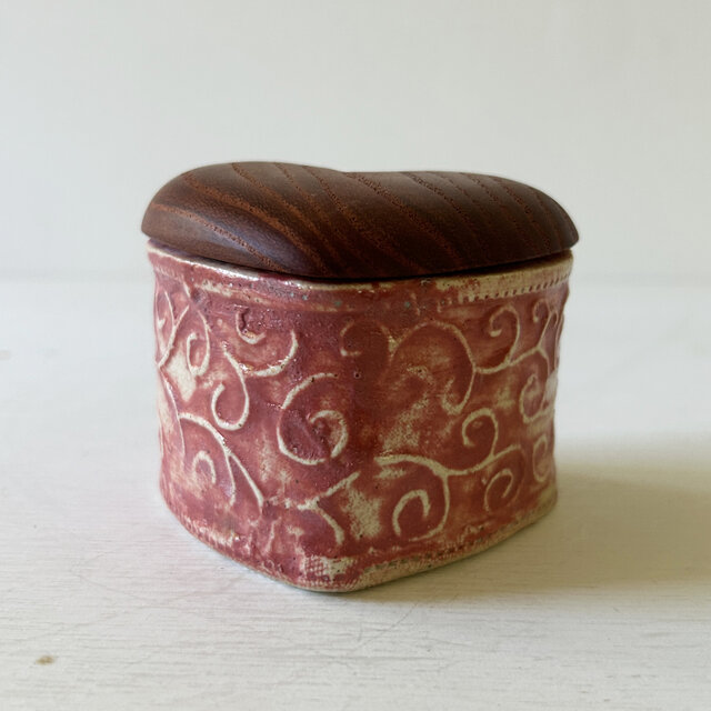 ハート柱・赤 | iichi 日々の暮らしを心地よくするハンドメイドや