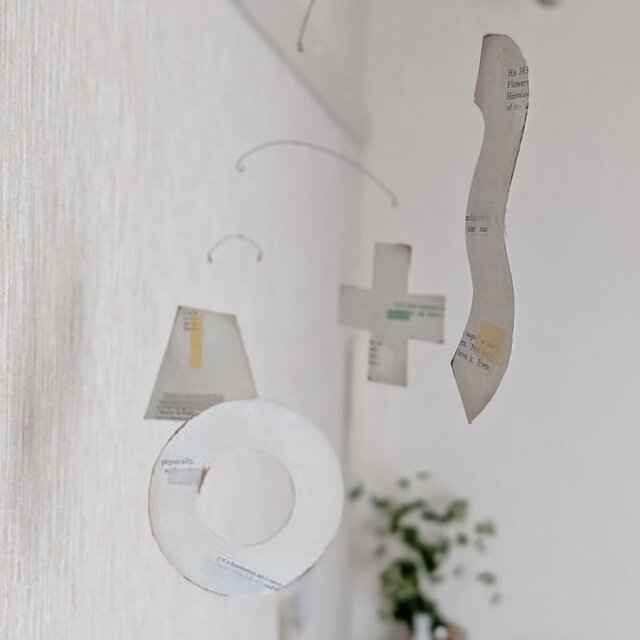 紙のモビール：4つのカタチ