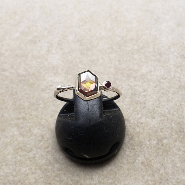 カスタムハンドメイド 日本奈良産レインボーガーネットシルバーリング 奈良県レインボーガーネットとレッドスピネルのリング | iichi