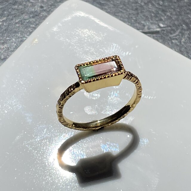 バイカラートルマリン 0.72ct バゲットカット ミル打ち留め シルバー