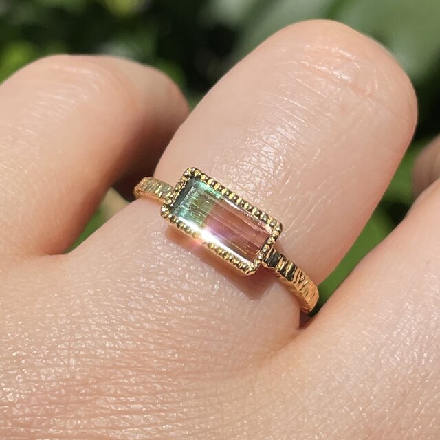 バイカラートルマリン 0.72ct バゲットカット ミル打ち留め シルバー