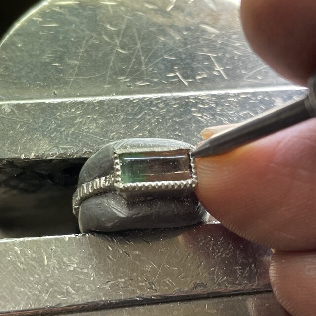 バイカラートルマリン 0.72ct バゲットカット ミル打ち留め シルバー