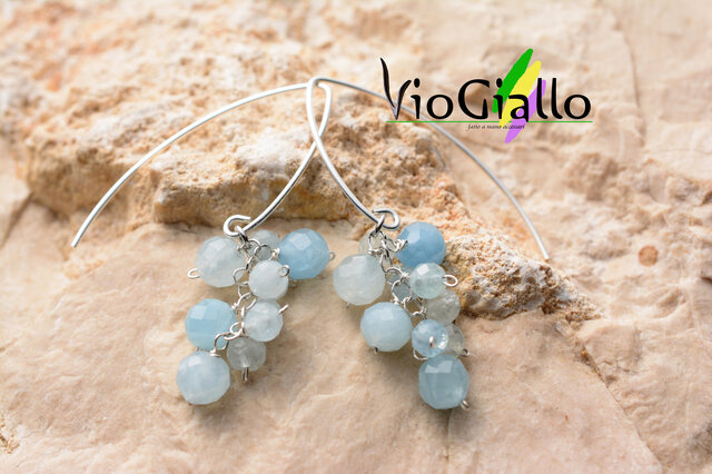 アクアマリンの粒々Vシェイプピアス | iichi 日々の暮らしを心地よく