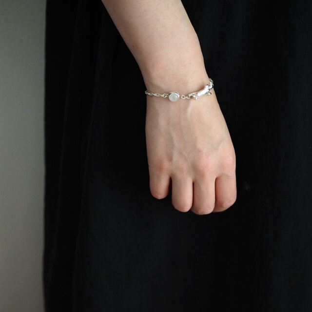 おしゃべり白猫ブレスレット レインボームーンストーン