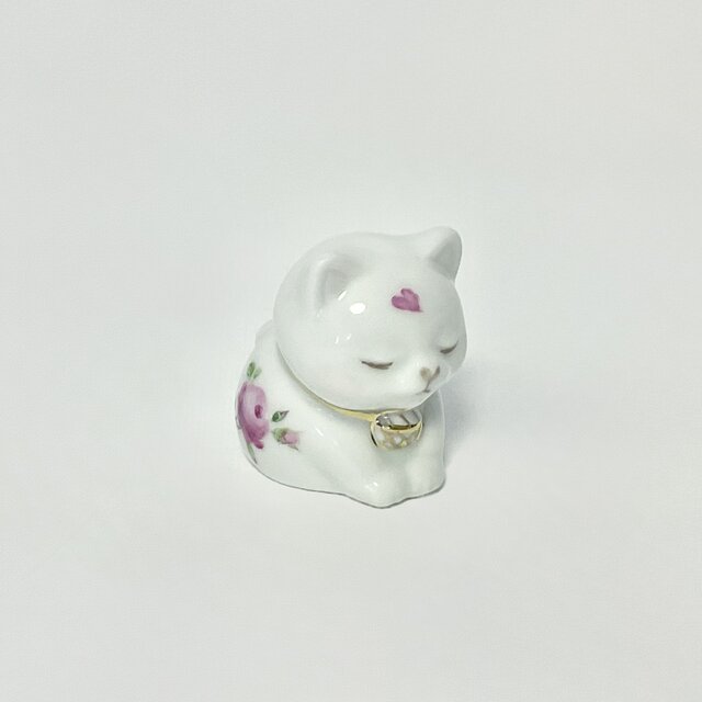 手描きのバラのお辞儀ネコ