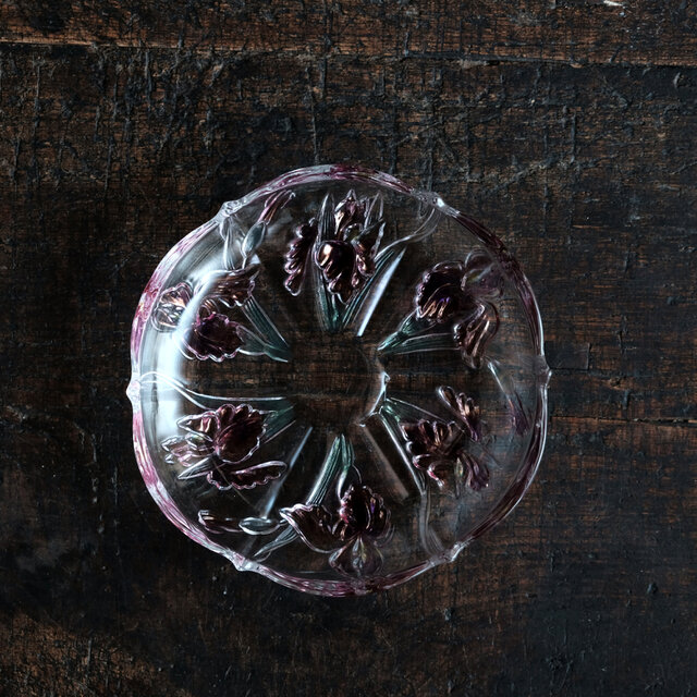 六本の菖蒲◆プレス・クリスタルガラス中皿　工芸品　丁寧な暮らしに。昭和後期以降