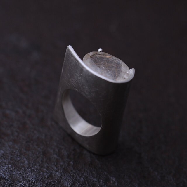 ルチルクォーツの板金リング | iichi 日々の暮らしを心地よくする