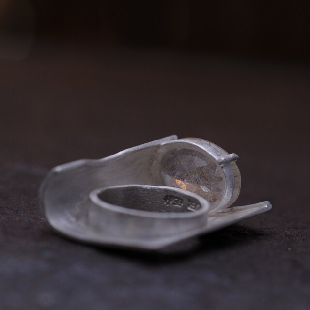ルチルクォーツの板金リング | iichi 日々の暮らしを心地よくする