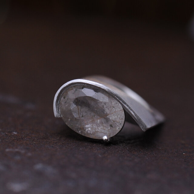 ルチルクォーツの板金リング | iichi 日々の暮らしを心地よくする