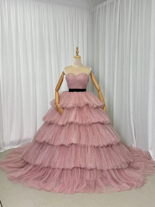 カラードレス ピンク ベアトップ キラキラチュール 柔らかく重ねたチュールスカート 編み上げ 花嫁