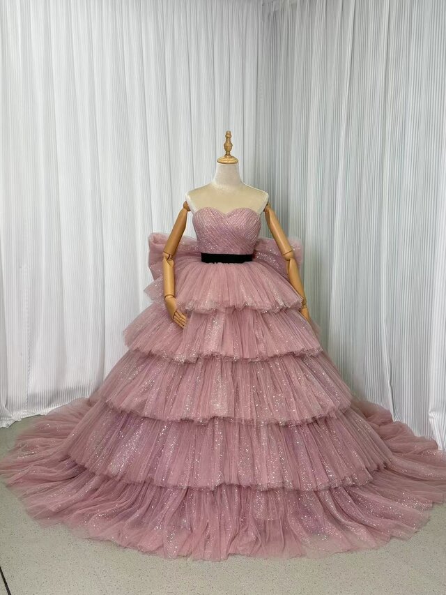 カラードレス ピンク ベアトップ キラキラチュール 柔らかく重ねたチュールスカート 豪華なバックリボン 編み上げ 花嫁