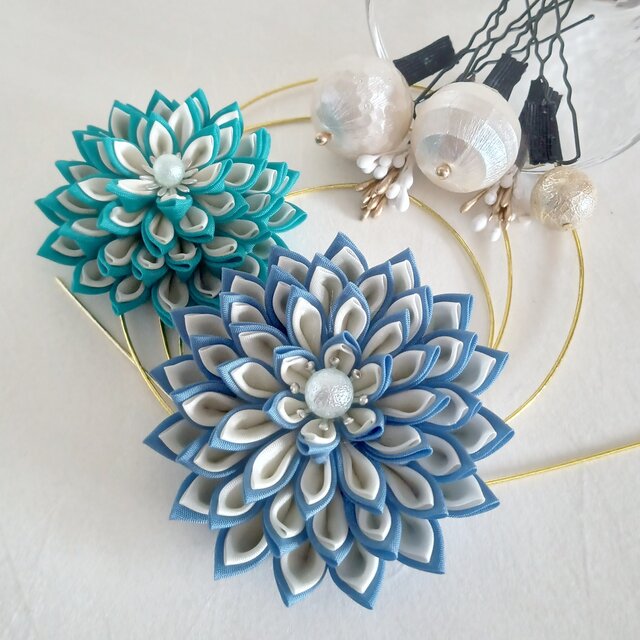 **特別な日の髪飾りセット**　つまみ細工のダリア花２つ、飾りパーツ5点、金水引　ブルー　成人式、卒業式、入学式