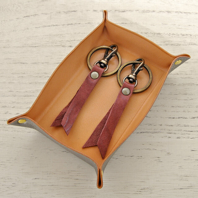 ペア 小さなアンティーク調レザーペアキーホルダー（ミニナスカンタイプ2個1セット）