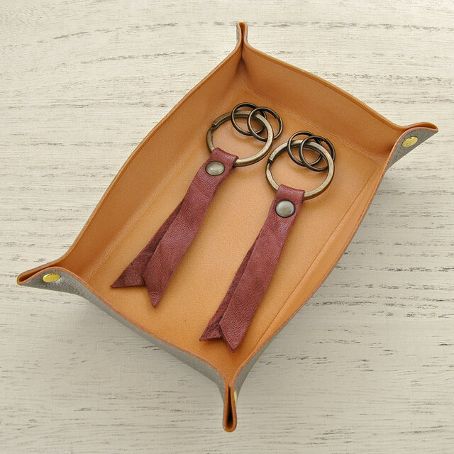 ペア 小さなアンティーク調レザーペアキーホルダー（2個1セット）