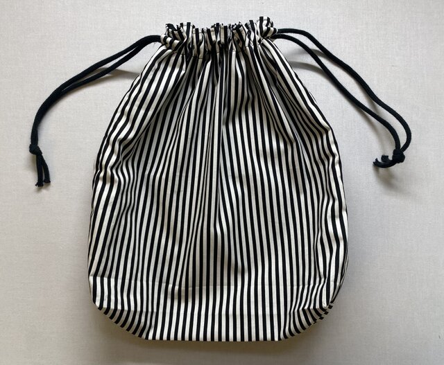 大きめ巾着袋【黒白ストライプ】 | iichi 日々の暮らしを心地よくする